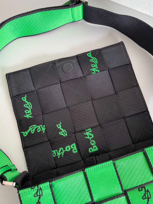 Bo*te*ga ve*ne*ta webbing