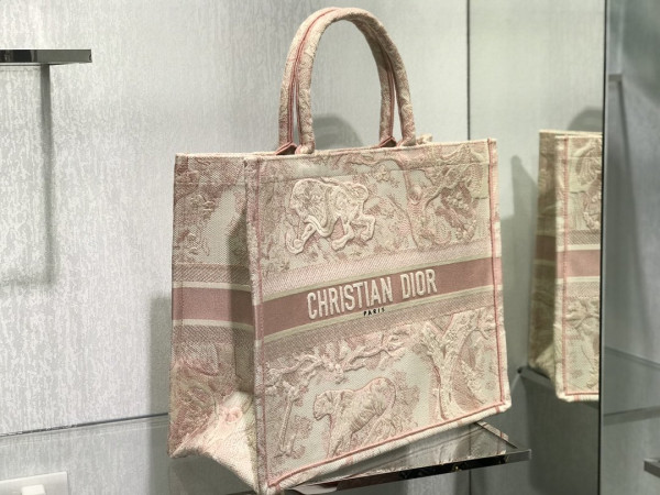 large D*or book tote