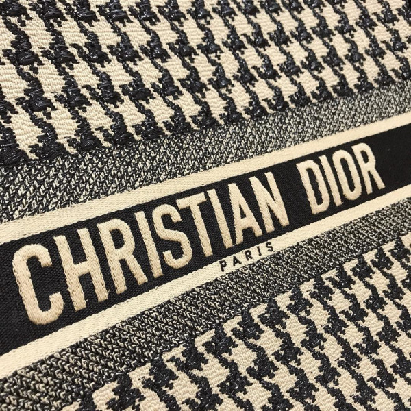 medium D*or book tote