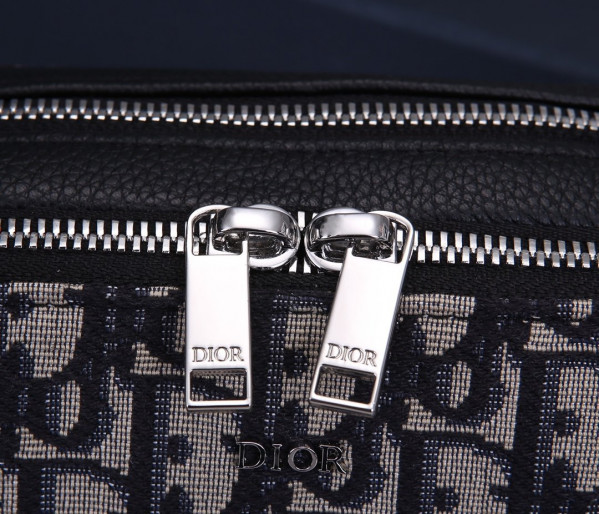 D*or pouch with shoulder strap