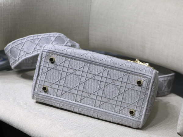 LADY D-LITE EMBROIDERED CANNAGE BAG