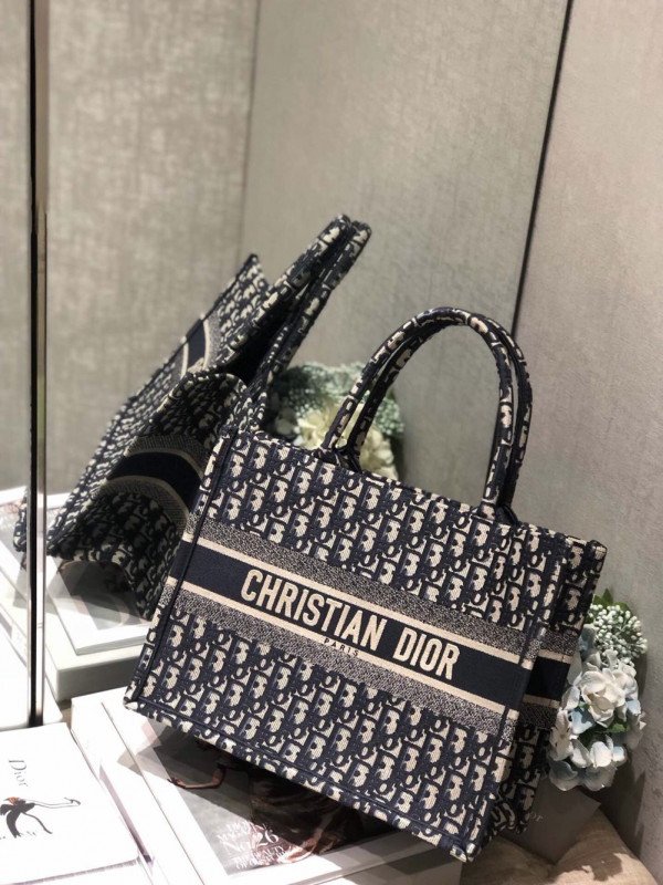 D*or oblique book tote-36cm