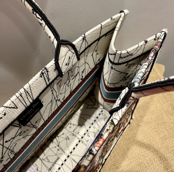 large D*or book tote