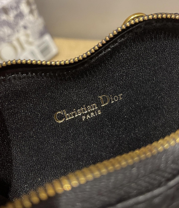 D*or D*oramour caro heart pouch with chain