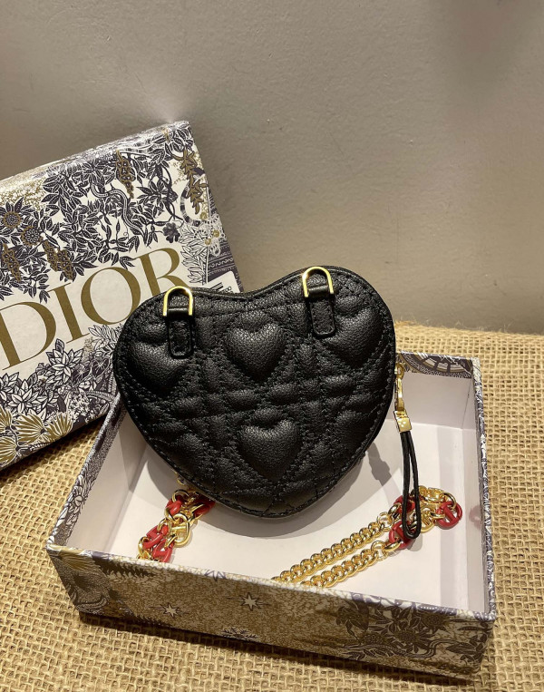 D*or D*oramour caro heart pouch with chain