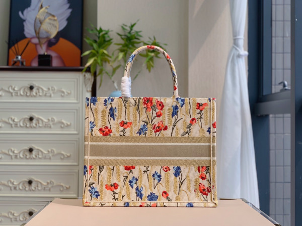 large D*or book tote