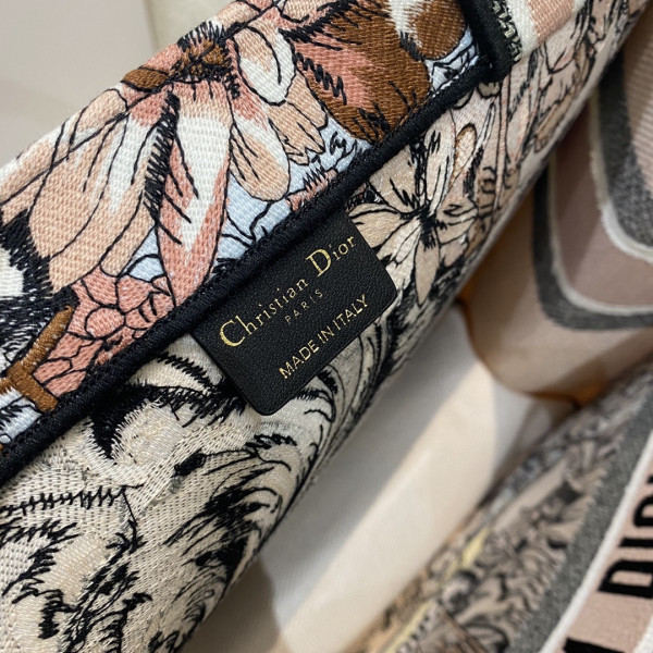 large D*or book tote