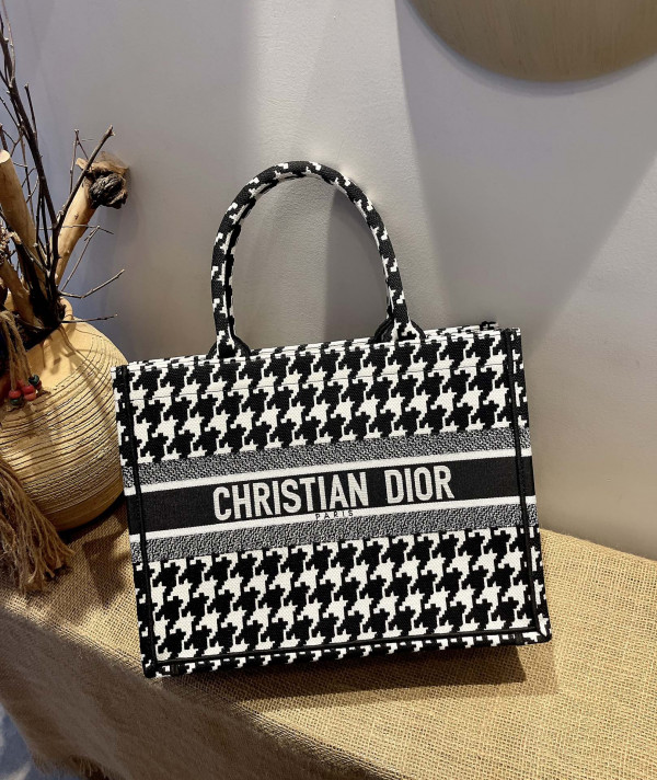 medium D*or book tote