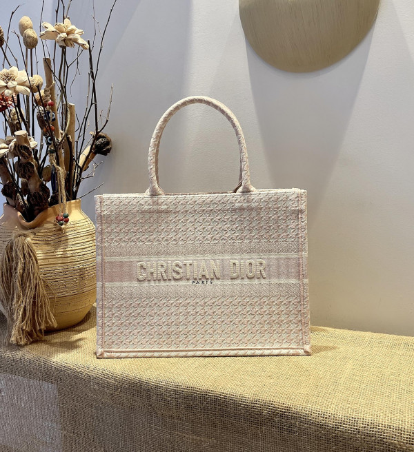 medium D*or book tote