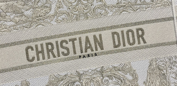 medium D*or book tote