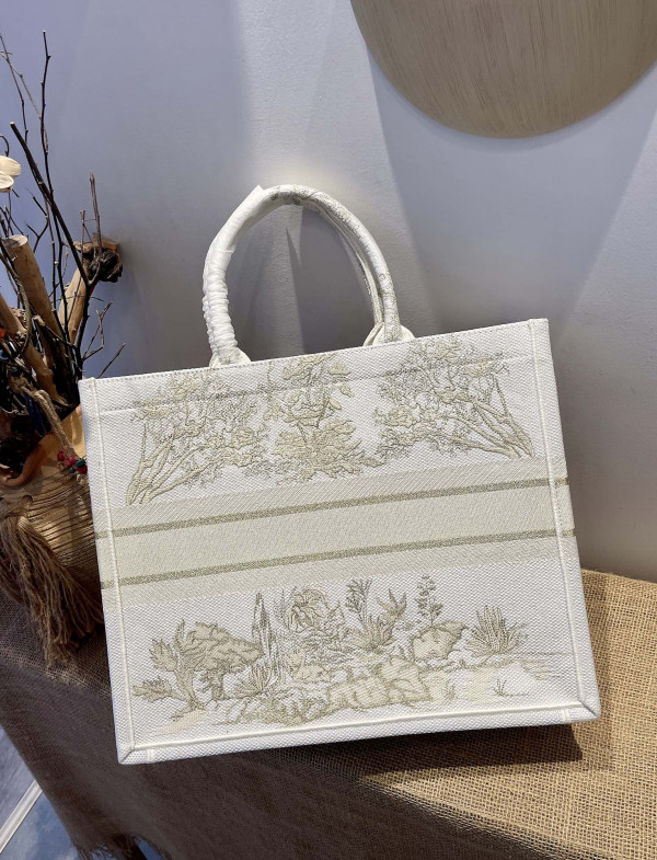 large D*or book tote