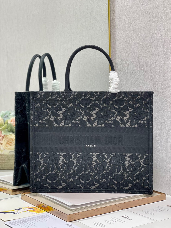 large D*or book tote