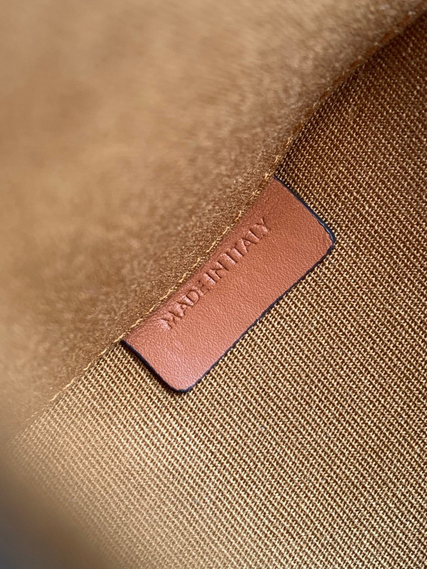 Ce**e round box triomphe