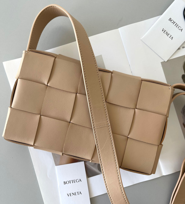 Bo*te*ga ve*ne*ta cassette