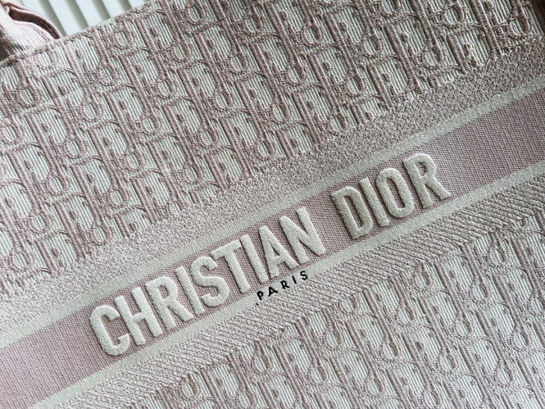 large D*or book tote