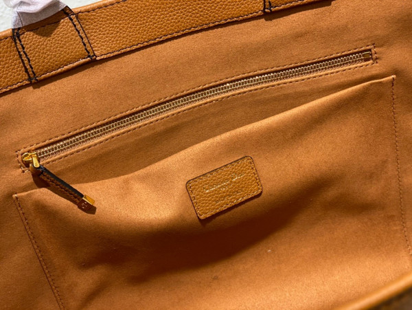 large D*or book tote