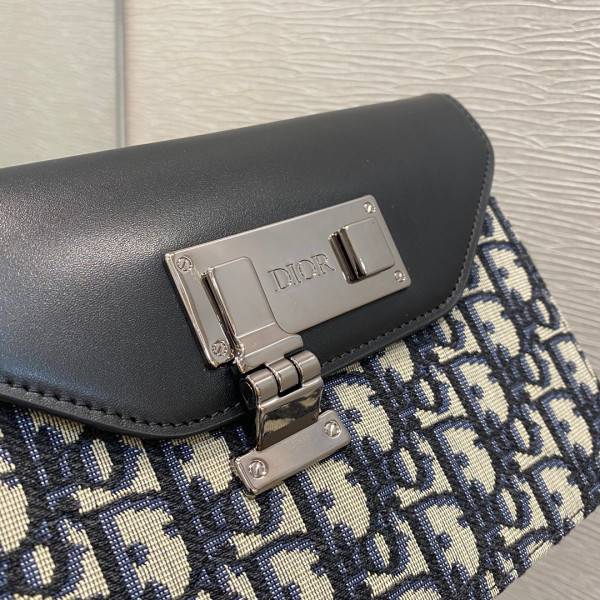 D*or messenger pouch