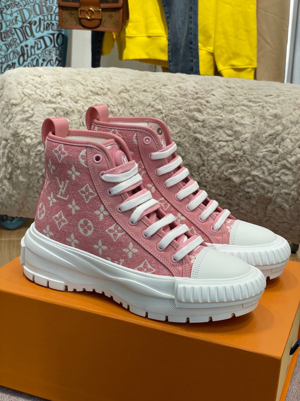 l**is V*t*n squad high-top sneaker