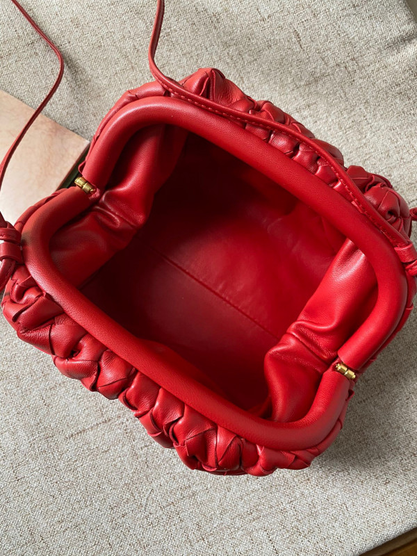 Bo*te*ga ve*ne*ta mini pouch