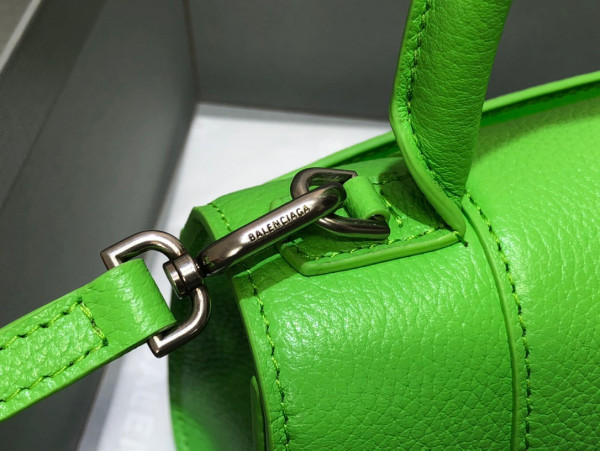 Ba*len*cia*ga hourglass