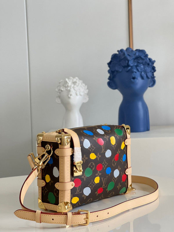 l**is V*t*n side trunk mm