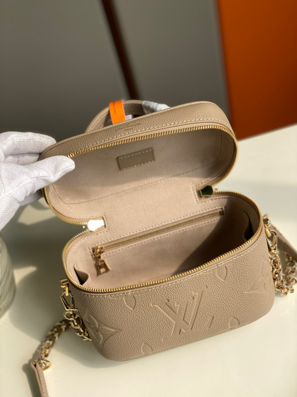 l**is V*t*n vanity pm