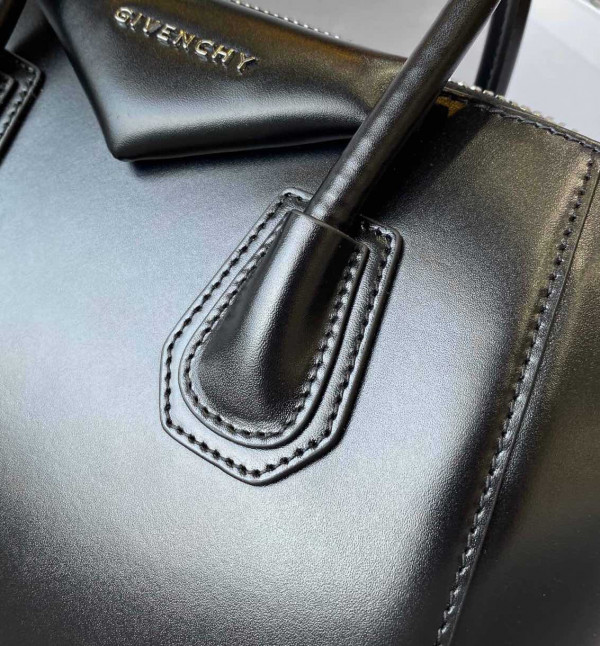 GIVENCHY ANTIGONA MINI/SMALL/MEDIUM IN SMOOTH LEATHER