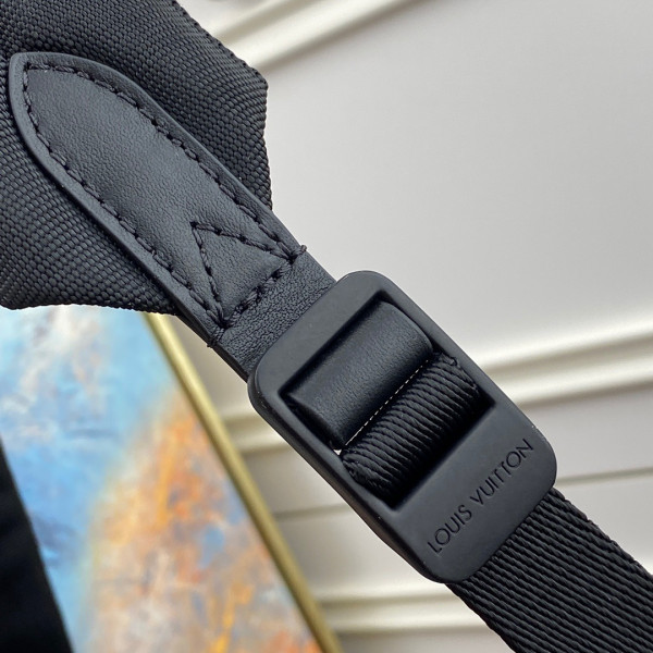 l**is V*t*n backpack