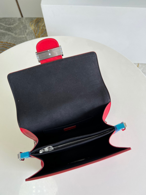 l**is V*t*n dauphine mm