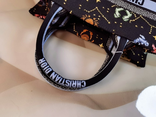 small D*or book tote