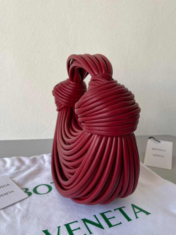 Bo*te*ga ve*ne*ta double knot