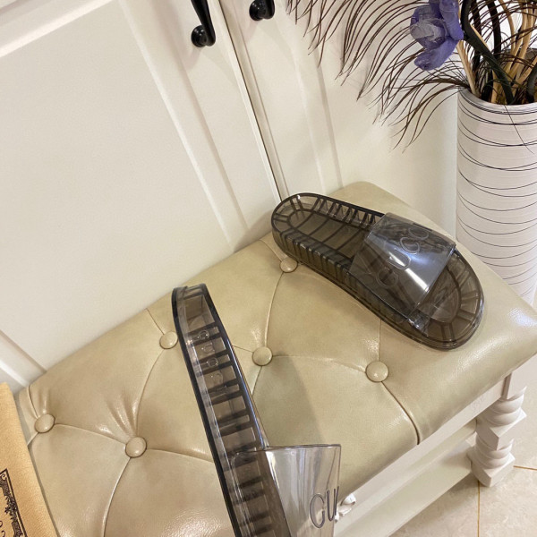 G*u*i slide with G*u*i logo