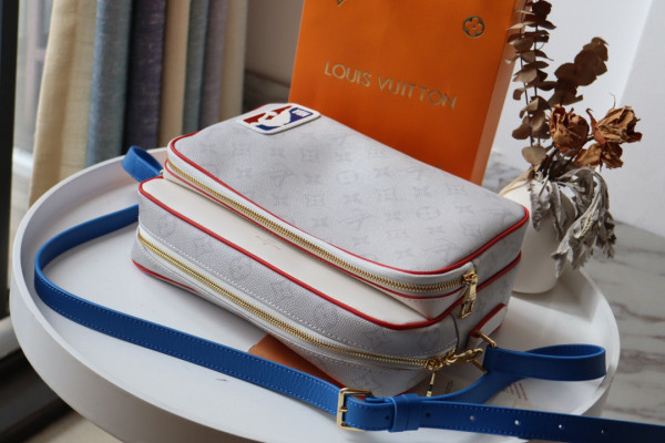 l**is V*t*n lvxnba nil messenger