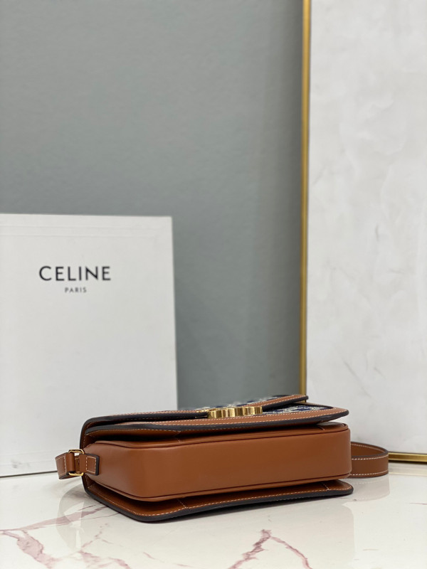 Ce**e medium triomphe bag