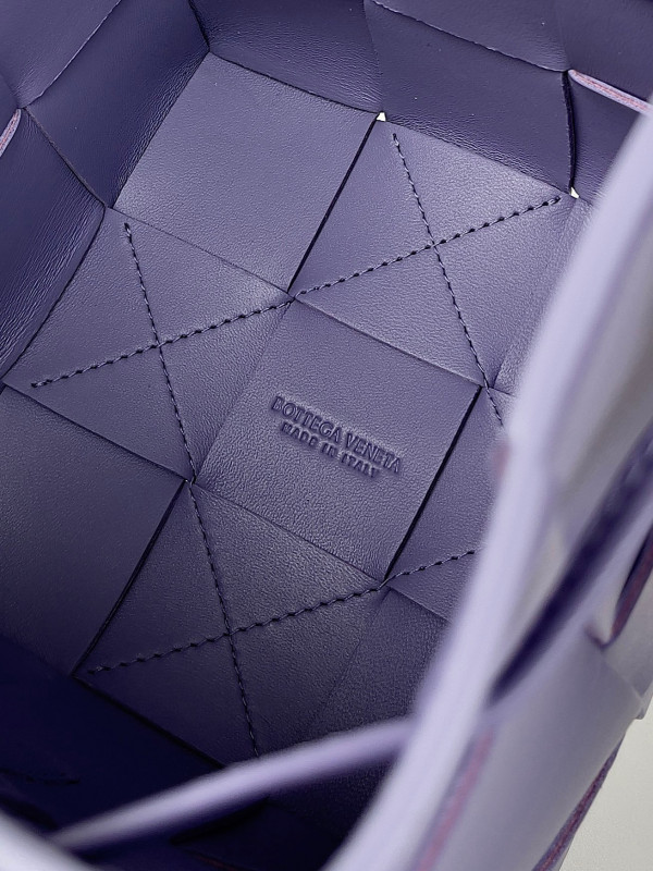 Bo*te*ga ve*ne*ta cassette bucket bag