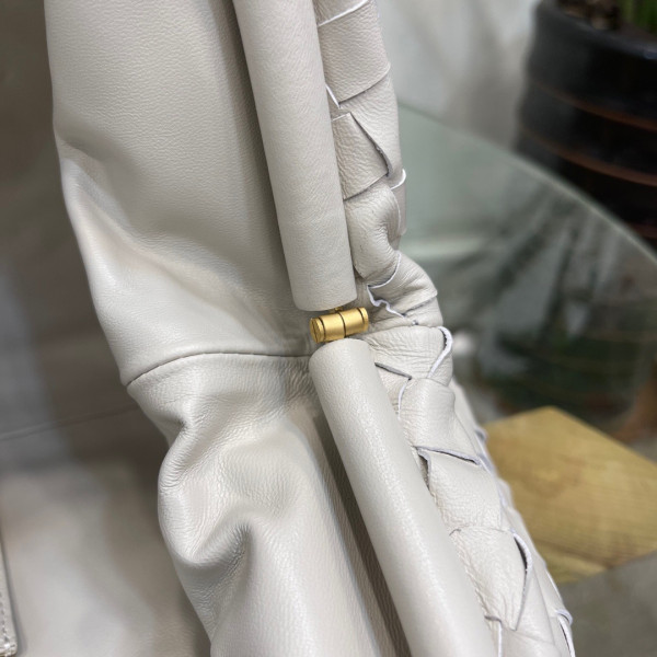 Bo*te*ga ve*ne*ta pouch