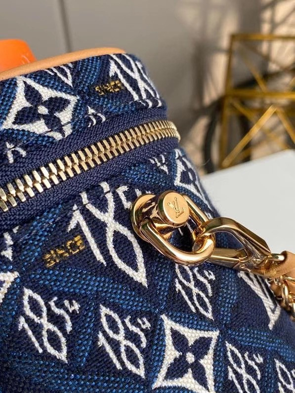 l**is V*t*n since 1854 vanity pm