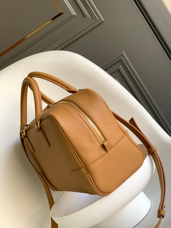 LOEWE Amazona 28 bag