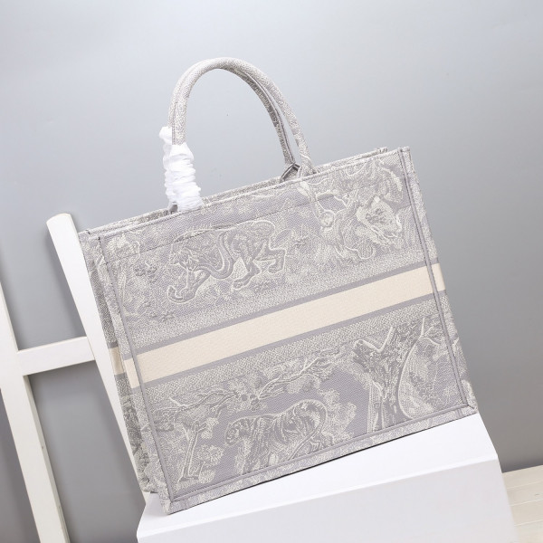 large D*or book tote