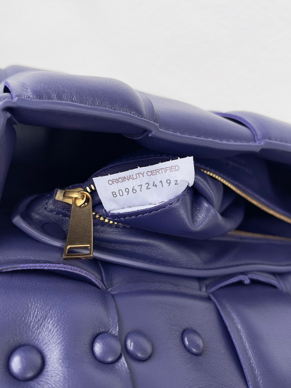 Bo*te*ga ve*ne*ta the chain cassette