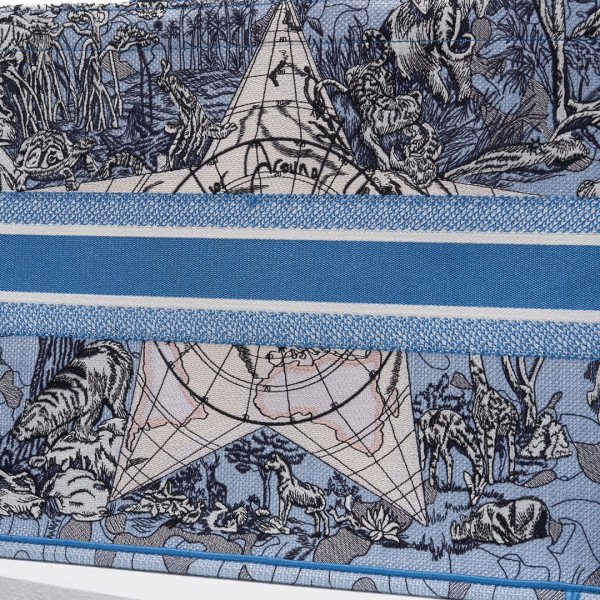 large D*or book tote