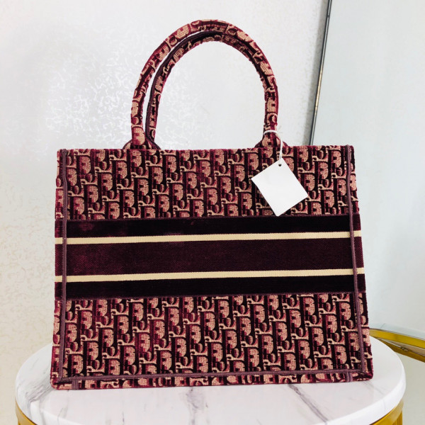 large D*or book tote