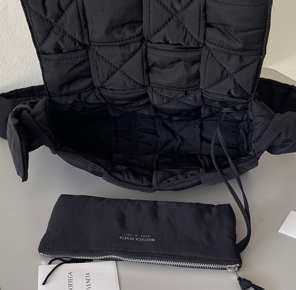 Bo*te*ga ve*ne*ta padded tech cassette