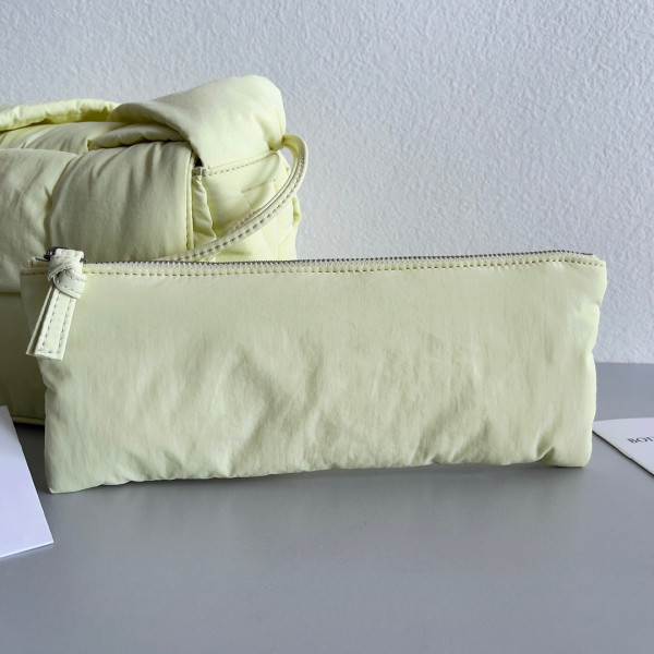 Bo*te*ga ve*ne*ta padded tech cassette