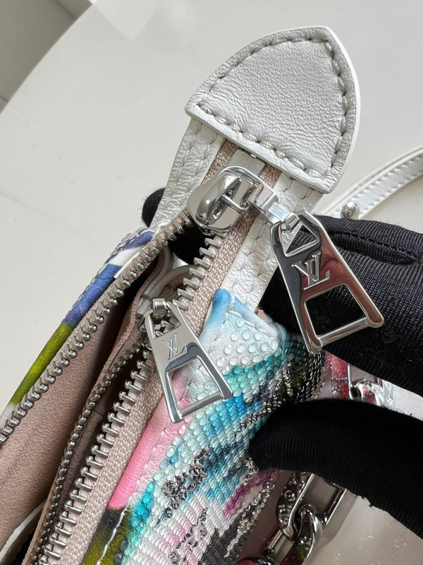 l**is V*t*n coussin bb