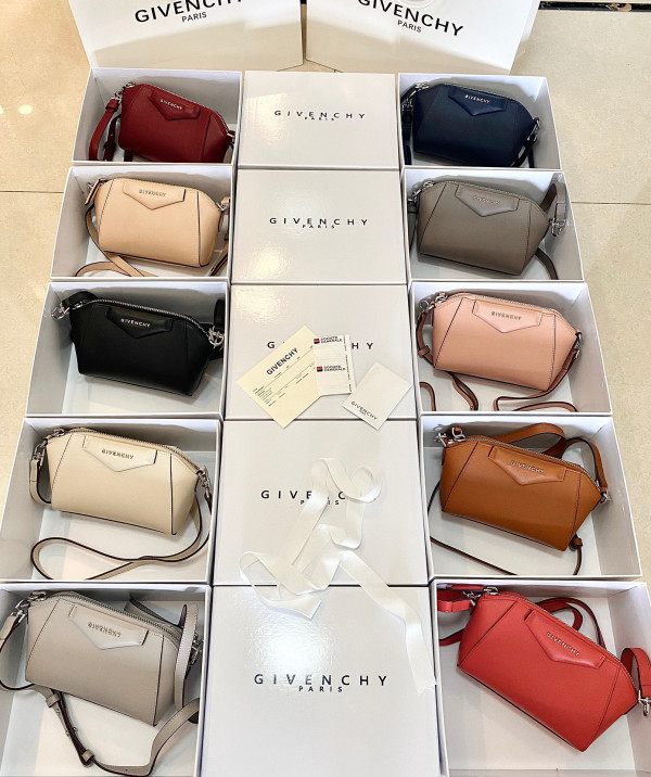 GIVENCHY NANO ANTIGONA