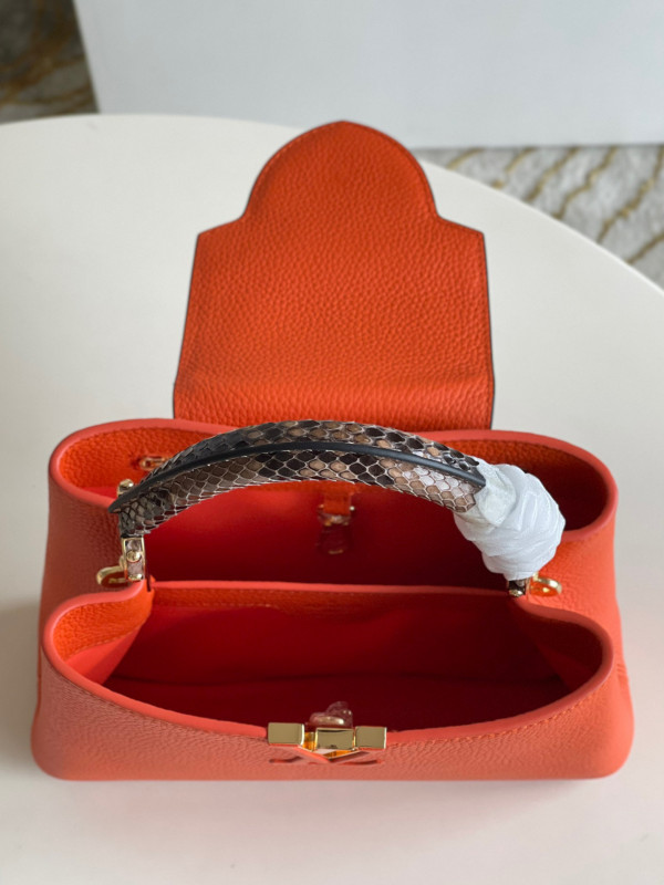 l**is V*t*n capucines bb