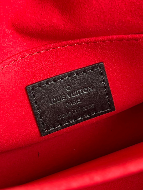 l**is V*t*n dauphine mini