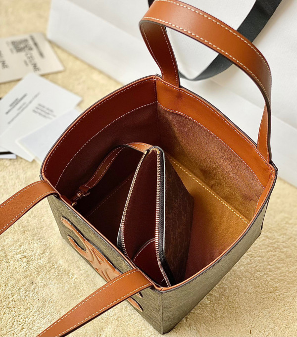 Ce**e cube bag cuir triomphe