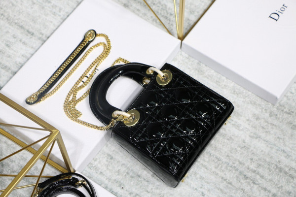 lady D*or mini with cow patent leather